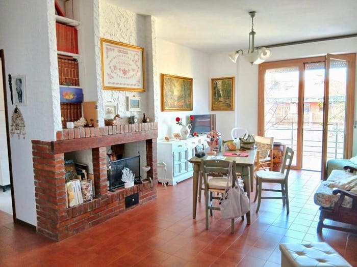 Appartamento quadrilocale in vendita in Via Marina Vecchia, Centro, Massa