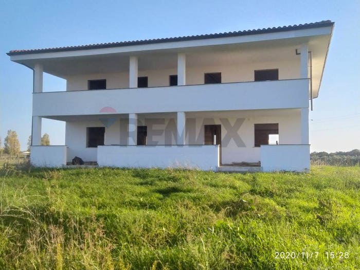 Casa con 6 locali in vendita in Via Apriliana, Apriliana Campo del Fico, Aprilia