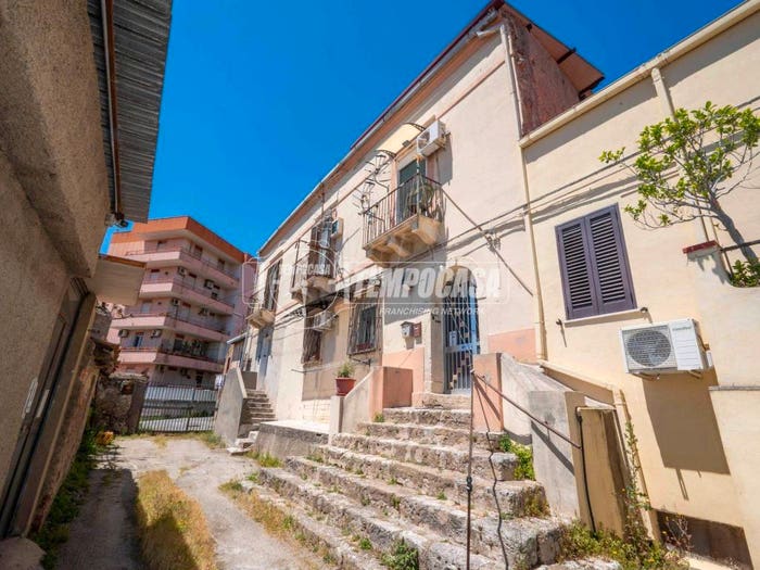 Appartamento con 5 locali in vendita in Strada Comunale Santa Lucia, Santa Lucia San Filippo, Messina