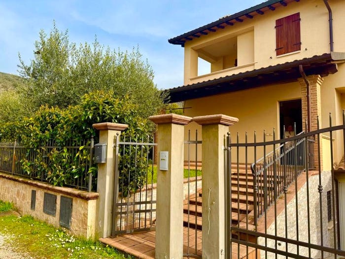 Casa con 6 locali in vendita in Via Filippo Da Campello, Centro, Campello sul Clitunno