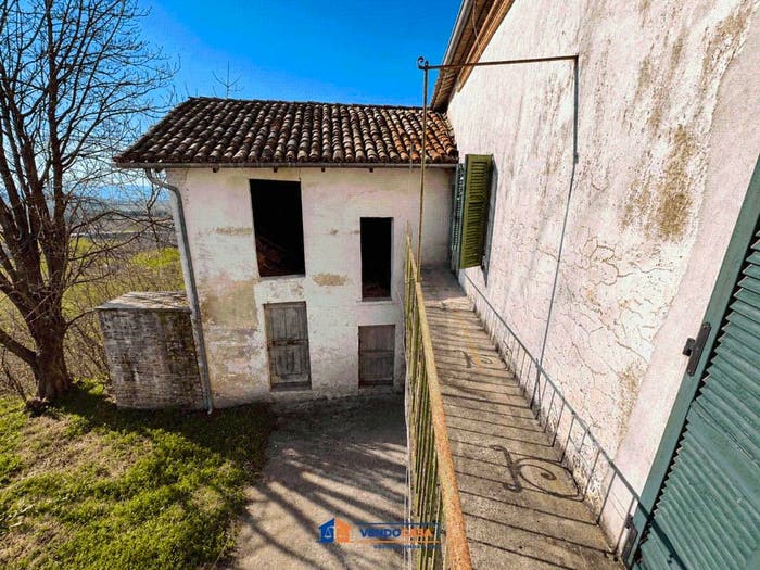 Casa con 6 locali in vendita in Via Artuffo, Centro, Castagnole delle Lanze