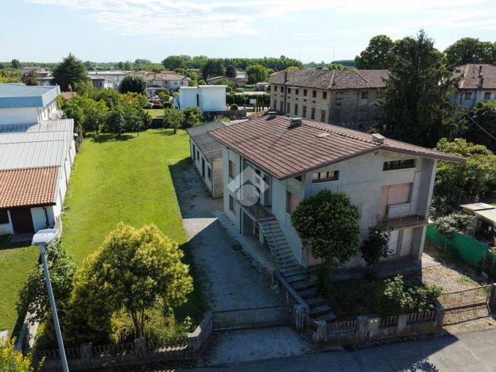 Casa quadrilocale in vendita in Via degli Olmi, Centro, Chions