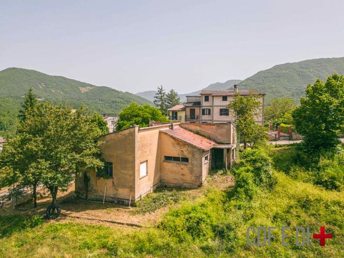 Casa quadrilocale in vendita in Via Sant'Angelo, Pescorocchiano