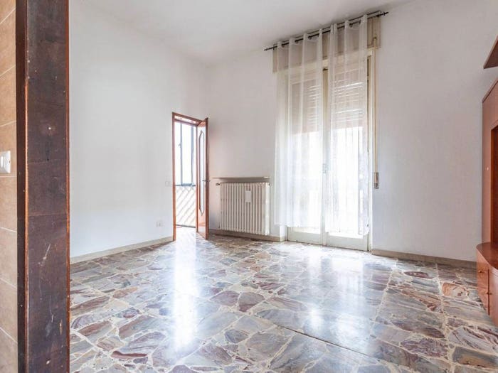 Appartamento trilocale in vendita in Via Abbondio Carugati, Saronno