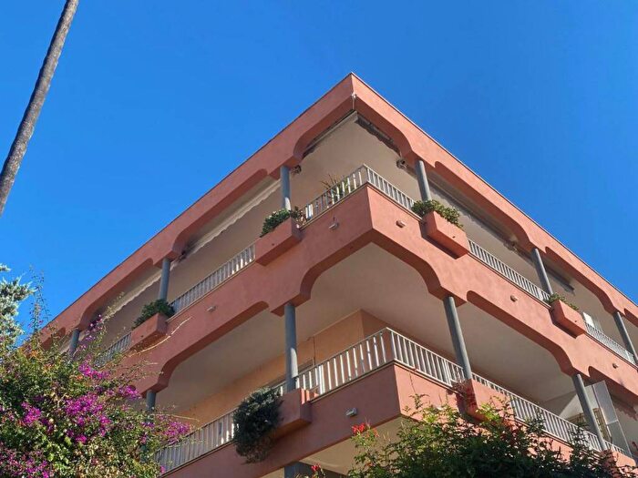 Appartamento trilocale in vendita in Via Poggio Ponente, Centro, Vallecrosia