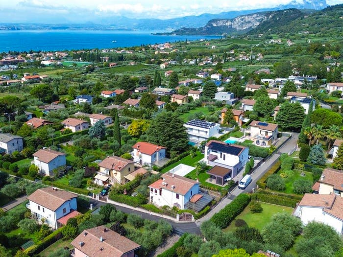 Casa con 6 locali in vendita in Via Montavoletta, Centro, Bardolino