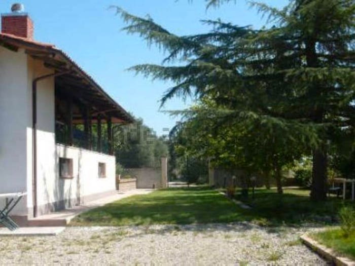 Casa con 6 locali in vendita in Strada Della Falconiera SNC Ristruttur, Acquapendente