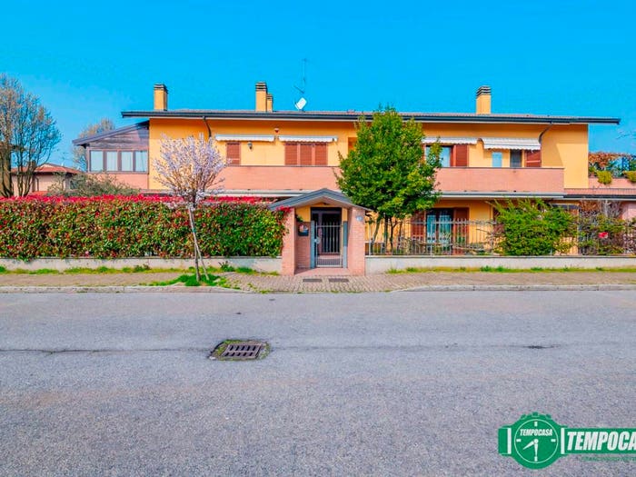 Appartamento trilocale in vendita in Via Sardegna, Carpiano