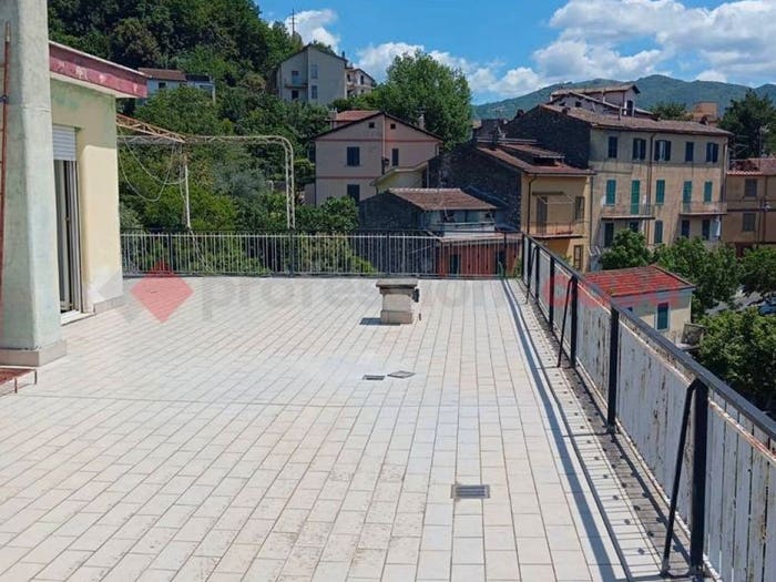 Appartamento con 6 locali in vendita in Via Alessandro Manzoni, Roviano
