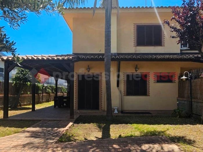 Casa quadrilocale in vendita in Via dei Giardini snc, Calalunga Pietragrande, Montauro
