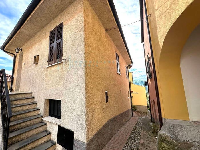 Casa con 5 locali in vendita in località cantone, Vendone