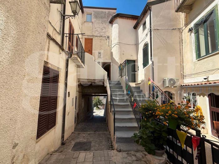 Appartamento quadrilocale in vendita in VIA COVOUR, San Lucido