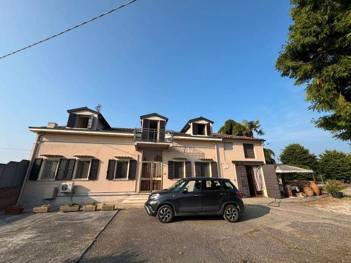 Casa con 6 locali in vendita in Via Stradone Imperiale, San Giovanni del Dosso