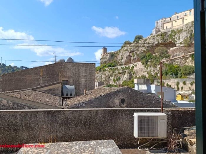 Casa con 6 locali in vendita in Vico Spadaro, Modica Bassa, Modica