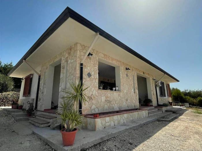 Casa con 6 locali in vendita in Campobello di Licata