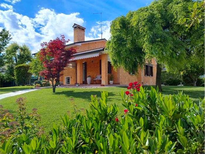 Casa con 6 locali in vendita in Via degli Artiglieri, Centro, Nervesa della Battaglia