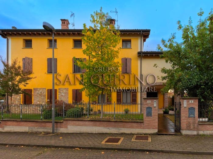 Casa quadrilocale in vendita in Via Claudia, Centro, Maranello