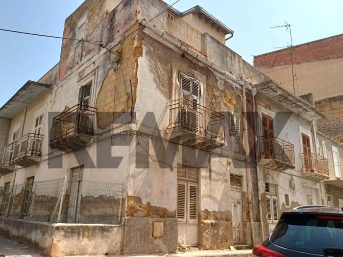 Casa con 6 locali in vendita in Favara