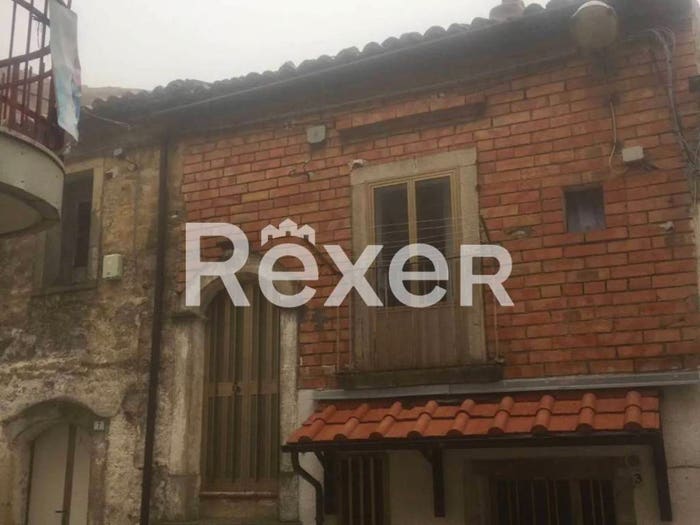 Casa trilocale in vendita in Via Varrone, Panni