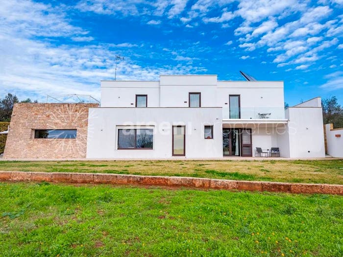 Casa con 6 locali in vendita in Contrada Masseria Nuova No Number, Parabita