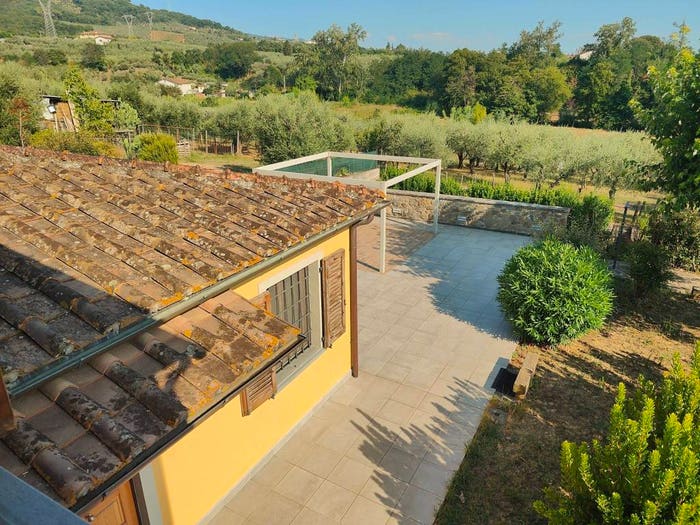 Casa con 6 locali in vendita in Larciano