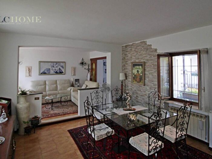 Casa quadrilocale in vendita in Piazza del Popolo, Centro, Arluno