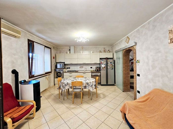 Casa con 5 locali in vendita in VIA POLESINE, Centro, Castagnaro