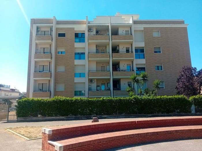 Appartamento trilocale in vendita in Piazza Sant'Anna, Ponserico Cretarossa, Nettuno