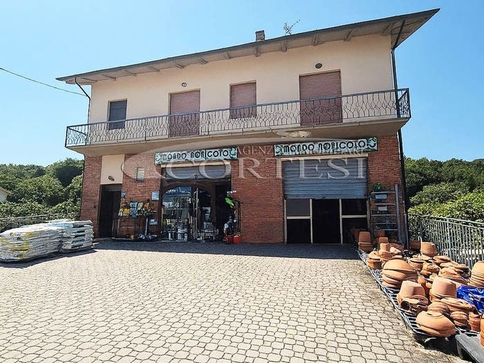 Casa con 5 locali in vendita in Viale Giuseppe Parini, Trestina, Città di Castello