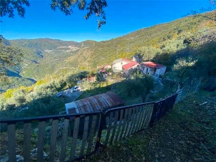 Casa con 6 locali in vendita in Contrada Acqua Delle Pere, Gimigliano