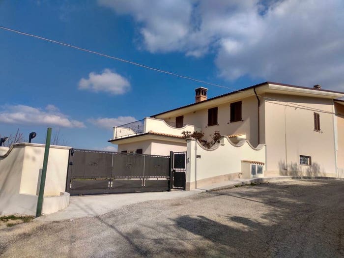 Casa quadrilocale in vendita in Frazione Monticelli, Ascoli Piceno