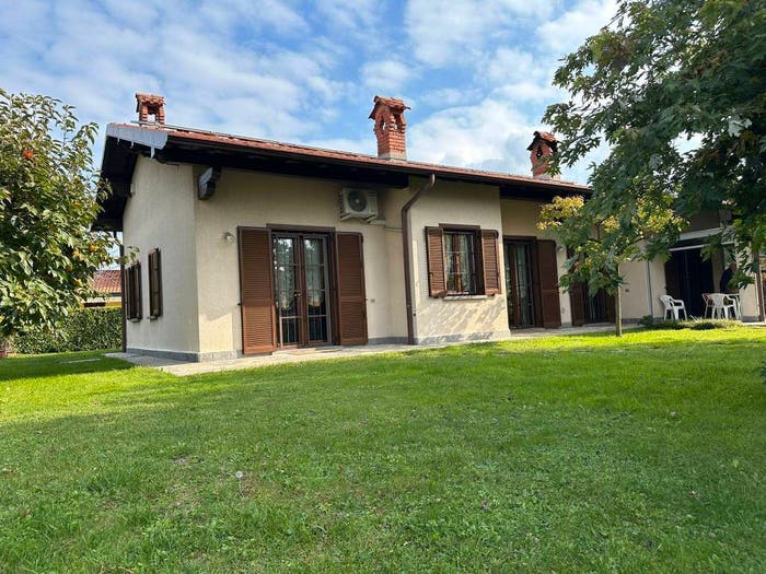 Casa con 6 locali in vendita in Via John Fitzgerald Kennedy, Centro, Barzago