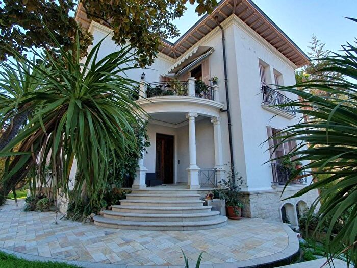 Appartamento con 6 locali in vendita in Centro, Bordighera