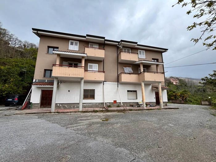 Casa con 6 locali in vendita in Lamezia Terme