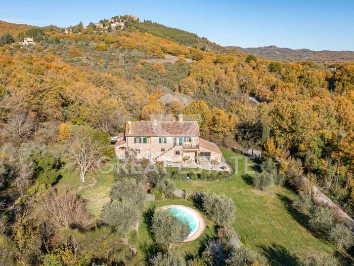 Casa con 6 locali in vendita in Montegabbione
