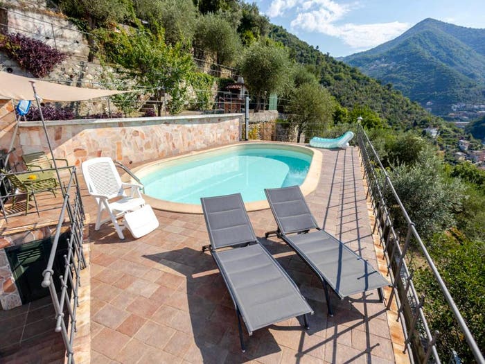 Appartamento con 5 locali in vendita in Via Belvedere, Avegno