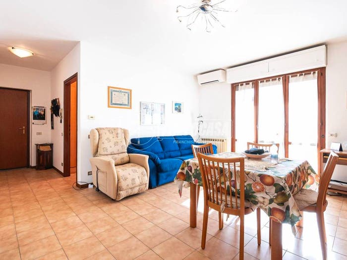 Appartamento trilocale in vendita in Via C A dalla Chiesa, Centro, Oggiono