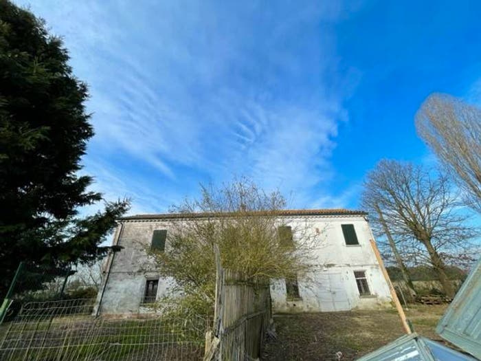 Casa quadrilocale in vendita in Via Suore, Bondeno