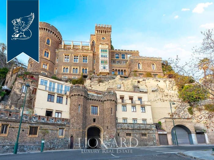 Appartamento con 6 locali in vendita in Piazza Amedeo Parco Margherita, Napoli