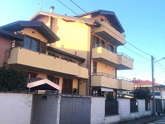 Appartamento bilocale in vendita in Via Achille Grandi, San Giorgio Su Legnano