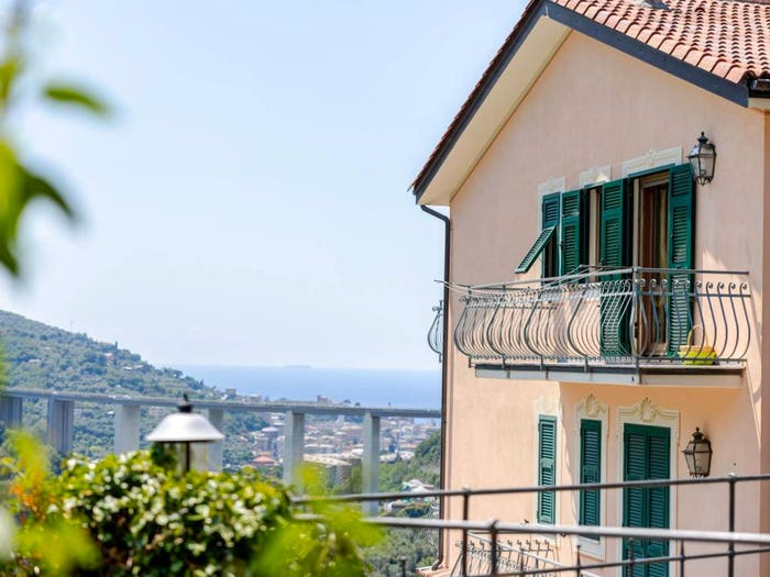 Appartamento trilocale in vendita in Via Belvedere, Avegno