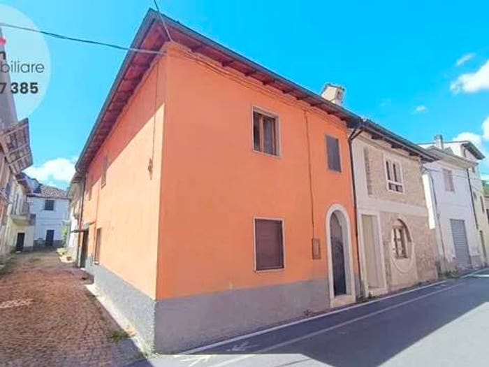 Casa con 6 locali in vendita in Via Duca Degli Abruzzi, Genzano Sassa, L'Aquila
