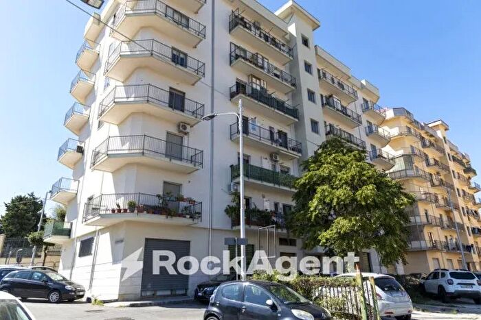 Appartamento con 5 locali in vendita in Via Domenico Mottola d'Amato, Catanzaro