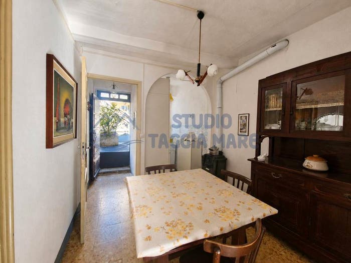 Appartamento quadrilocale in vendita in Piazza Garibaldi, Montalto Carpasio