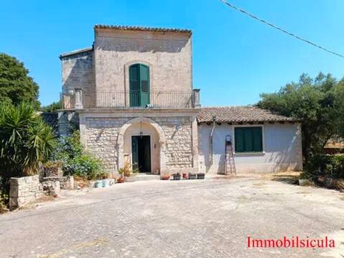Casa con 6 locali in vendita in Crocevia Cava Ispica No Number, Pietre Nere San Zagaria, Modica