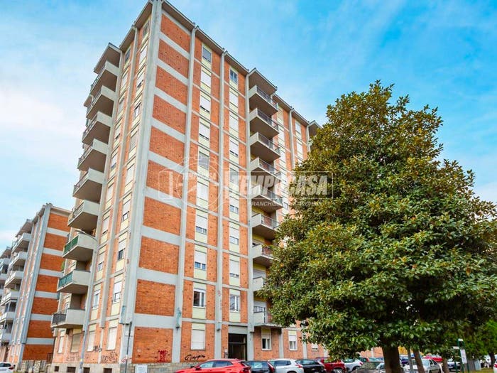 Appartamento con 5 locali in vendita in Largo Leonardo Da Vinci, San Pietro, Moncalieri