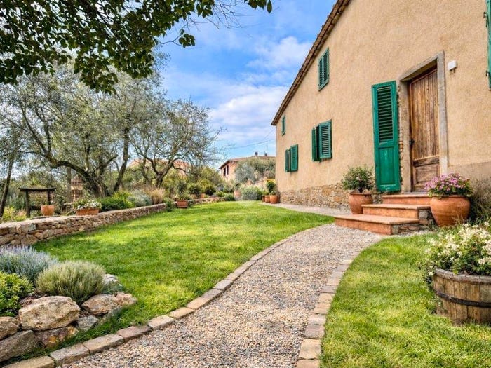 Casa con 6 locali in vendita in Via Castra, Castra, Capraia e Limite