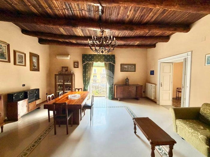 Appartamento con 5 locali in vendita in Piazza Aubry, Centro, Gragnano