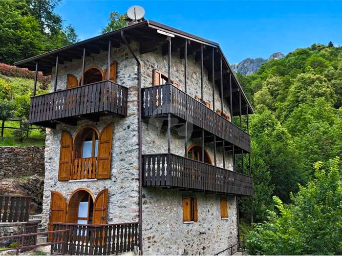 Casa con 6 locali in vendita in Località Foppa, Isola di Fondra