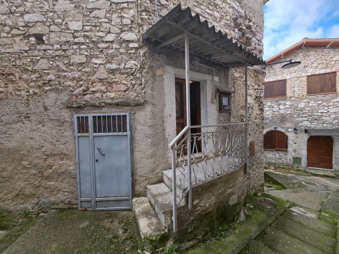 Casa quadrilocale in vendita in Strada Comunale di Monte San Vito, Scheggino